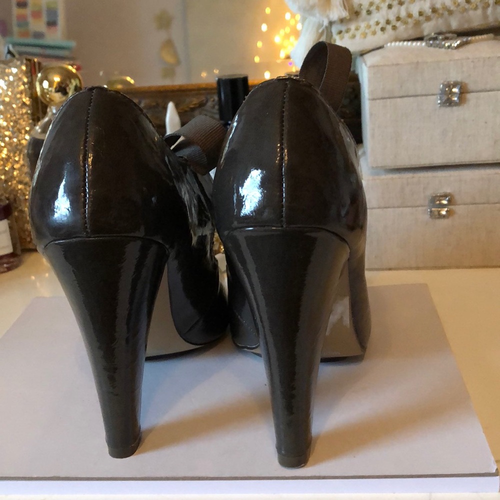 Bow heels! - Picture 4 of 5